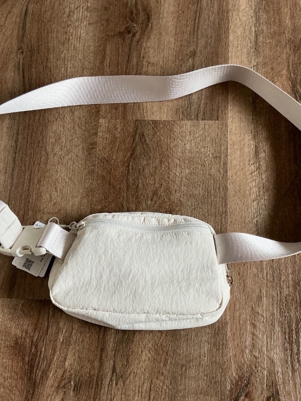 Lululemon Everywhere Belt Bag White Cream With Logo Strap Chest LU9BG1S NEW - Picture 4 of 13